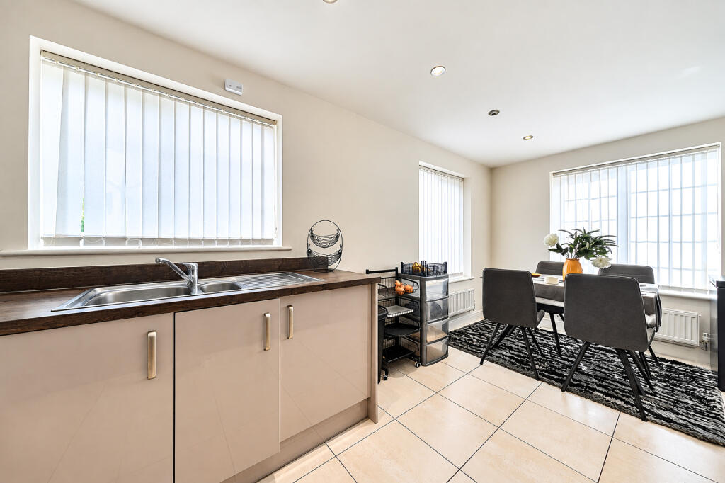 House in Worcester - View 4