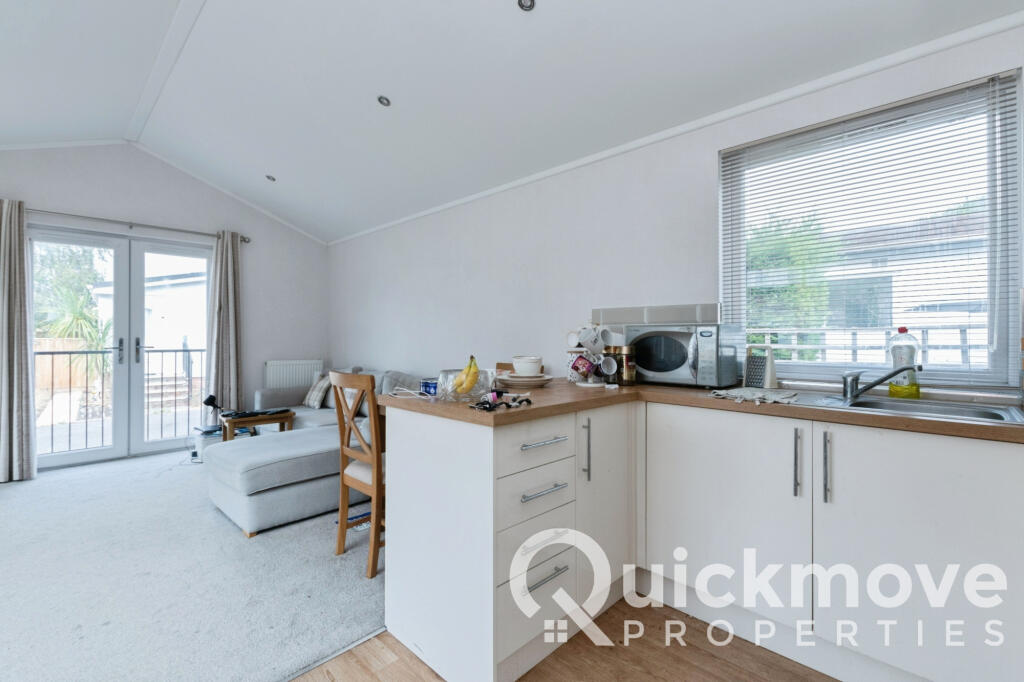 St Leonards, Ringwood, Dorset, BH24 photo 4