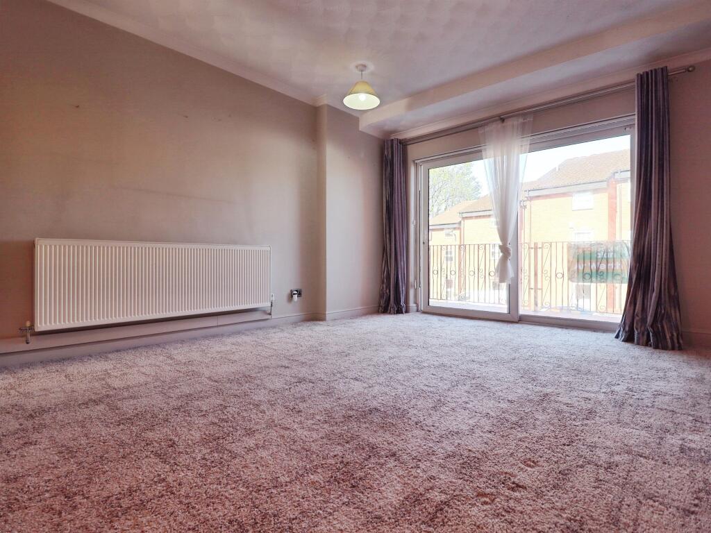 Apartment in Cardiff, Penylan - More