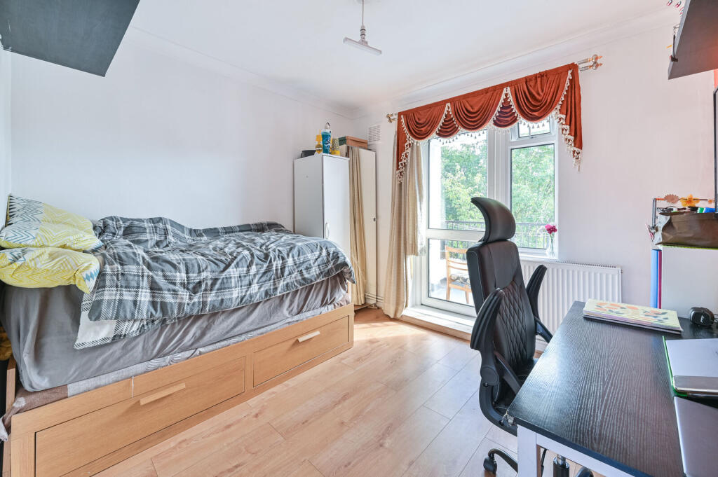 Apartment in London, St Martins Estate, Brixton - More