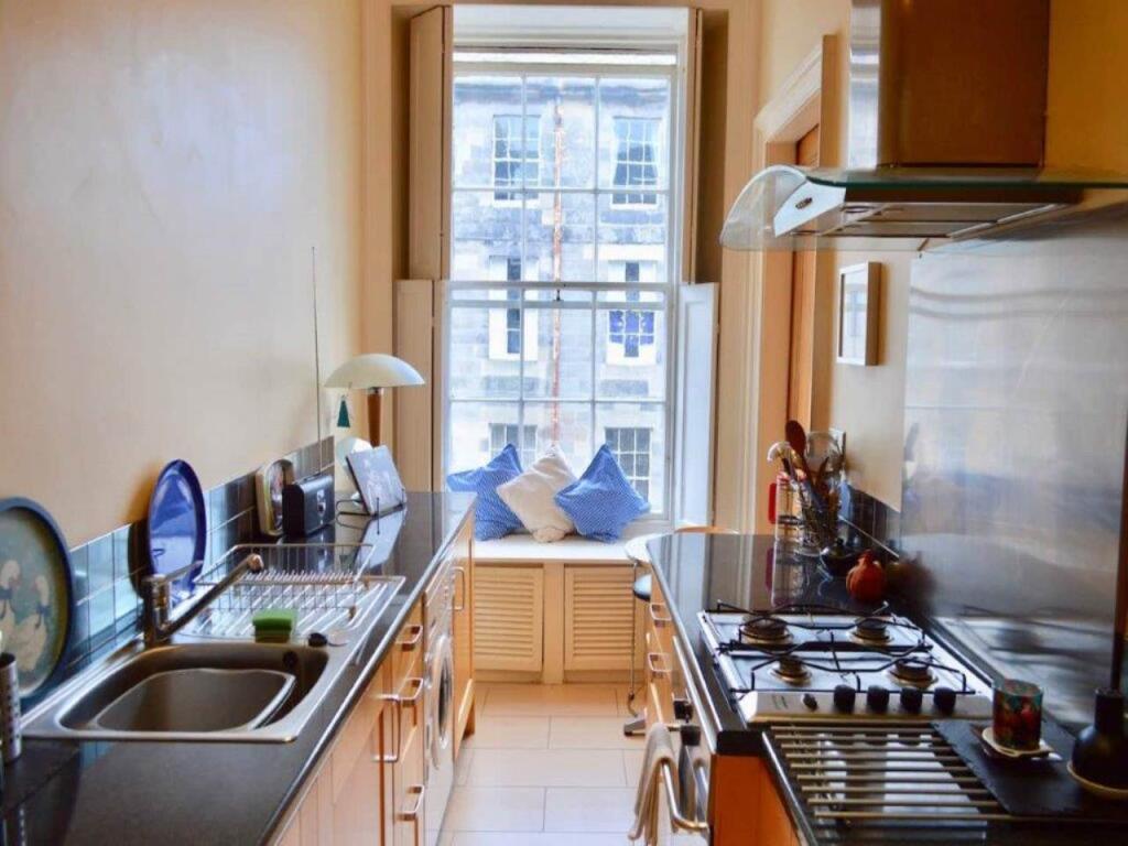 Apartment in Edinburgh - More