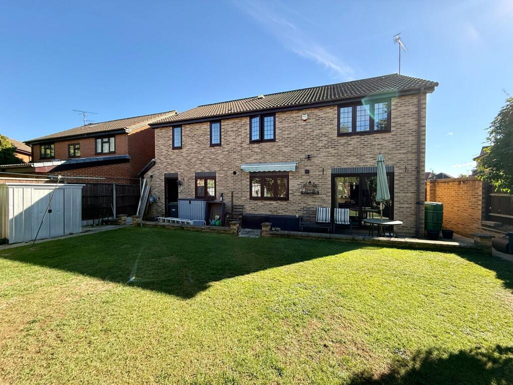 Statham Close, Luton, LU3 photo 3