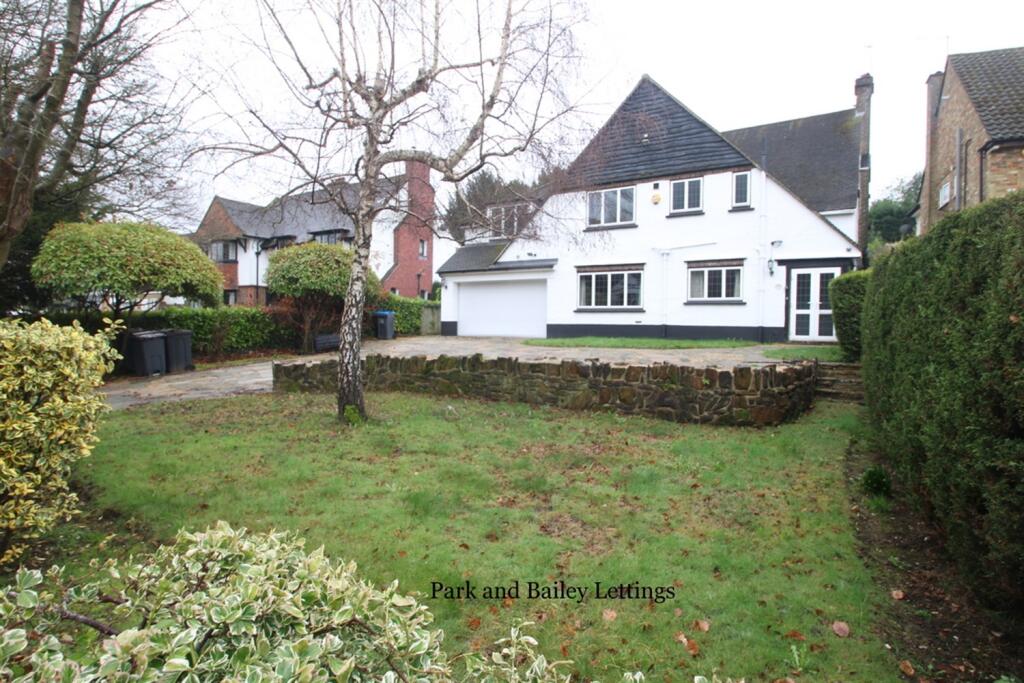 Main image of property: 5 bedroom Detached House in Purley