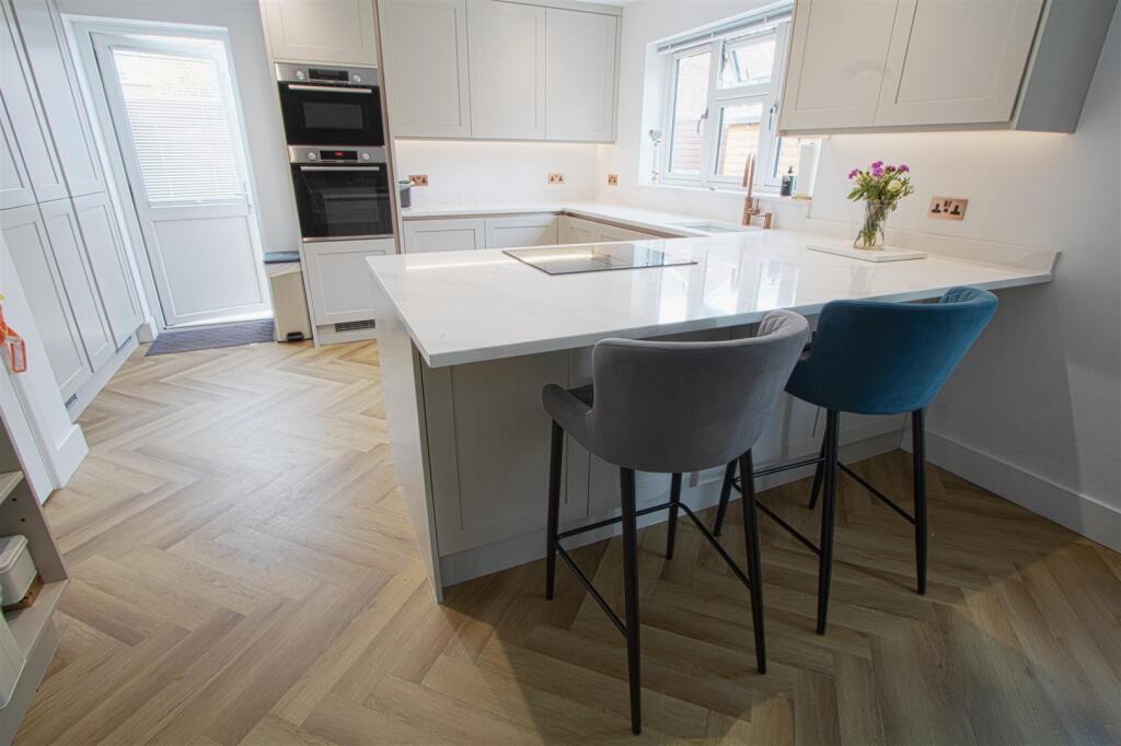 House in Basildon, Queens Park, Billericay - More