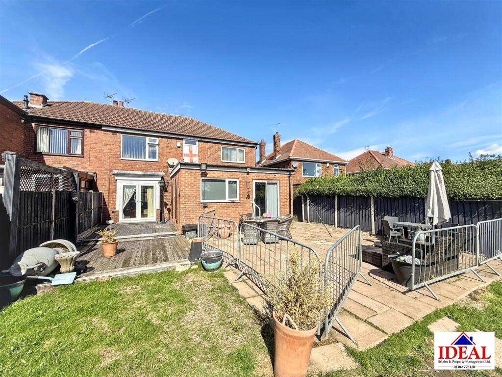 House in Doncaster, Adwick le Street - View 3
