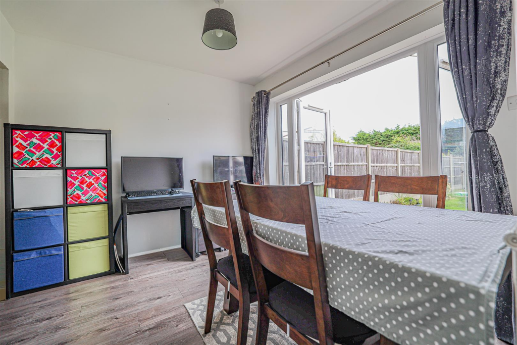 Adeyfield Road, Hemel Hempstead, HP2 - More