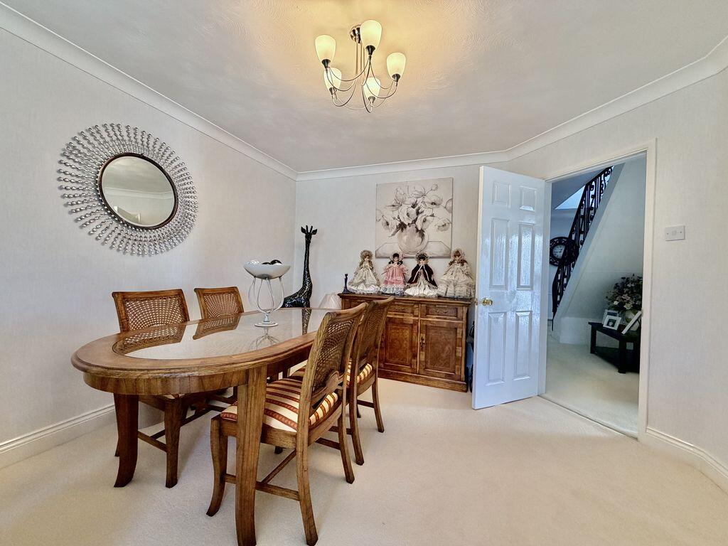 House in Hemel Hempstead, Chepping Wycombe - More