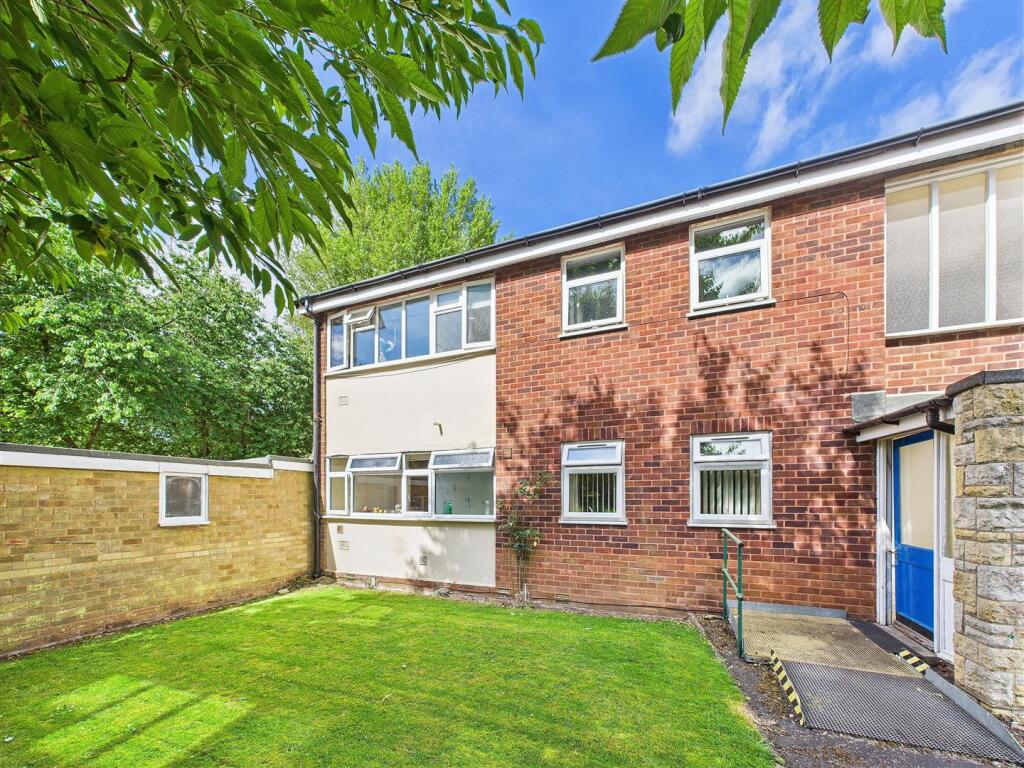 1-bed flat on Tamworth Road, Lichfield, £145,000
