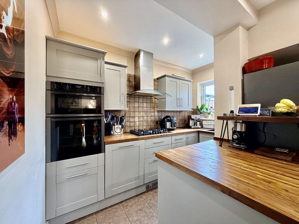 Flackwell Heath - 4 Bedrooms - View 2