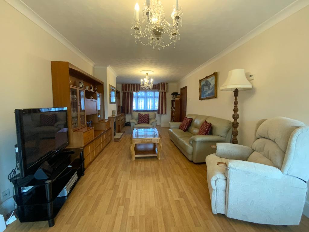 Warren Drive, Elm Park, Hornchurch, Essex, RM12 4PN photo 2