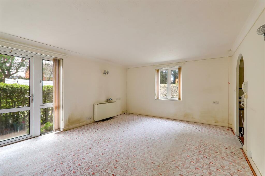Apartment in Worthing, West Sussex - View 2