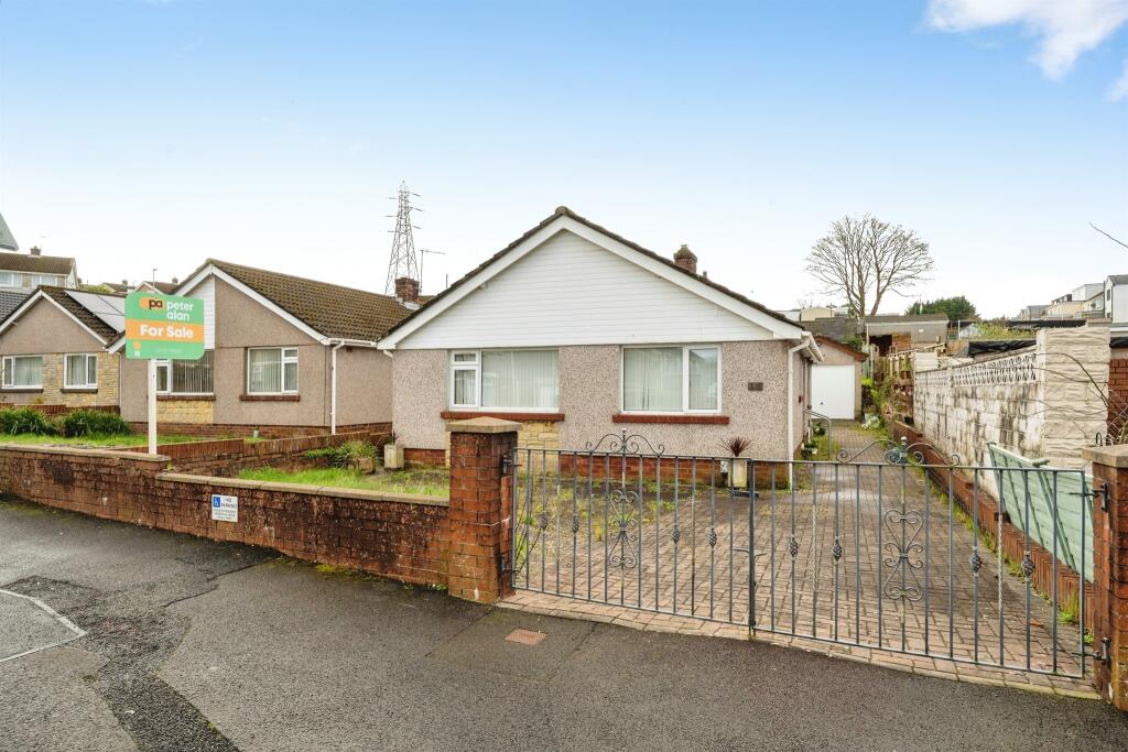 Main image of property: Lon Heddwch, Llansamlet, Swansea