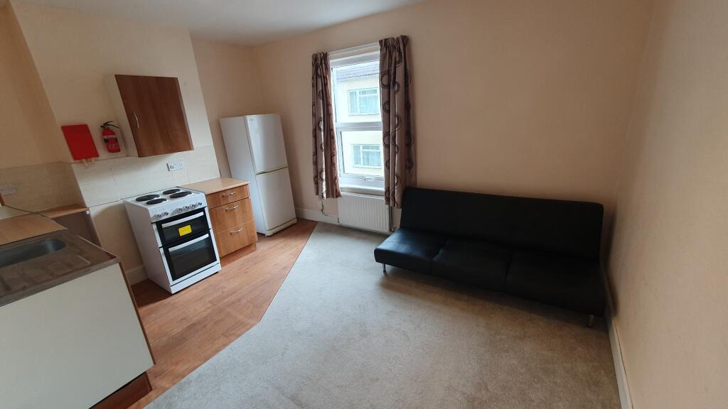 House in Swindon - View 4