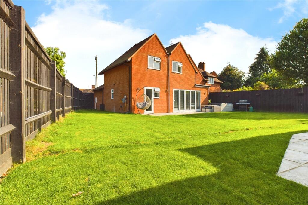 Lambfields, Theale, Reading, Berkshire, RG7 photo 4