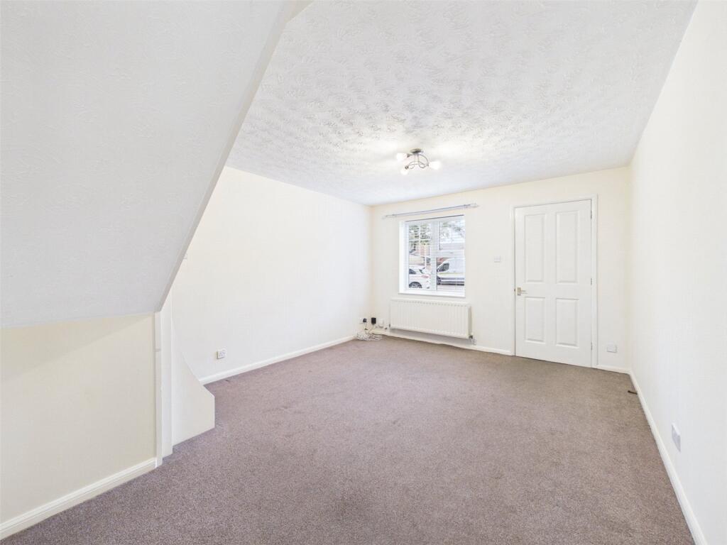 House in Gloucester - View 4