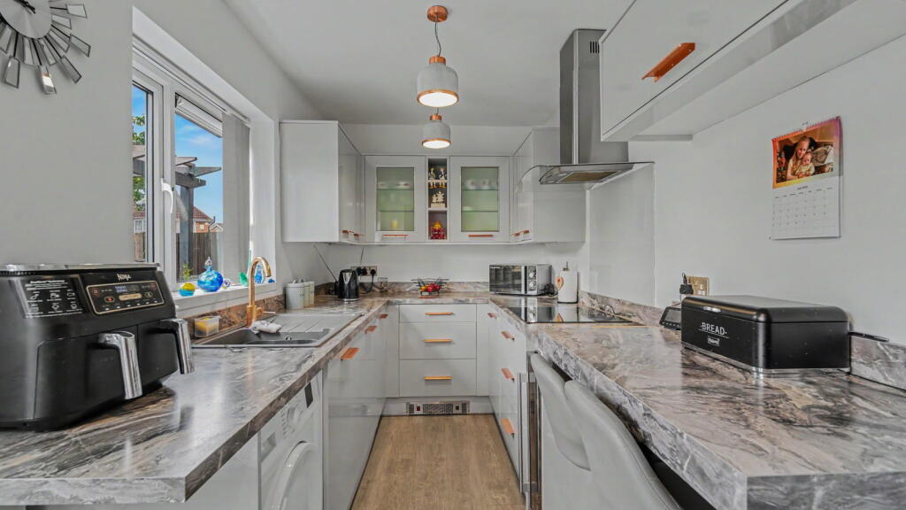 Cheslyn Grove, Birmingham, B14 4NG photo 4