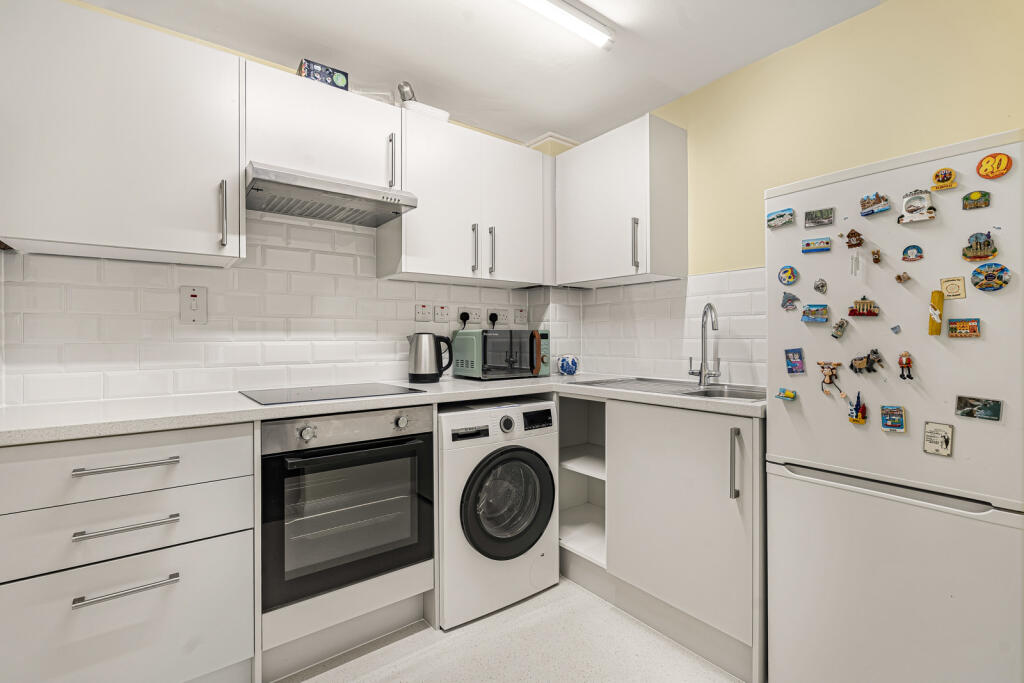 Apartment in East Hampshire, Spitalhatch, Alton - View 3