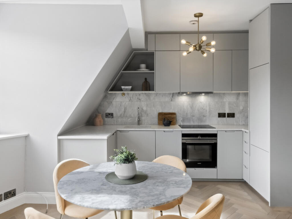 Apartment in London, Royal Borough of Kensington and Chelsea - View 2