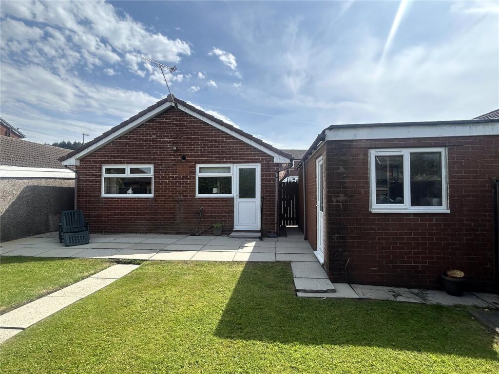Peak Close, Moorside, Oldham, OL4 photo 3