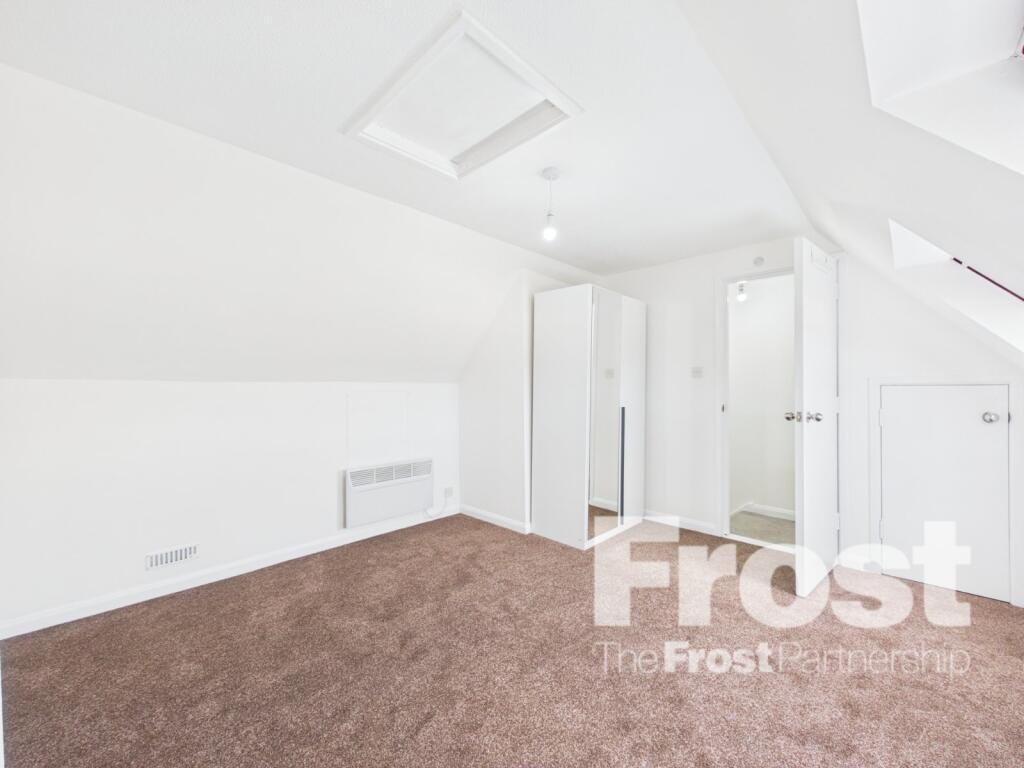 Apartment in Slough - View 4