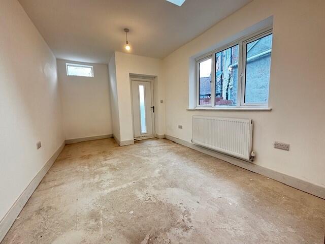Apartment in Ashfield, Sutton in Ashfield, Nottinghamshire - View 5