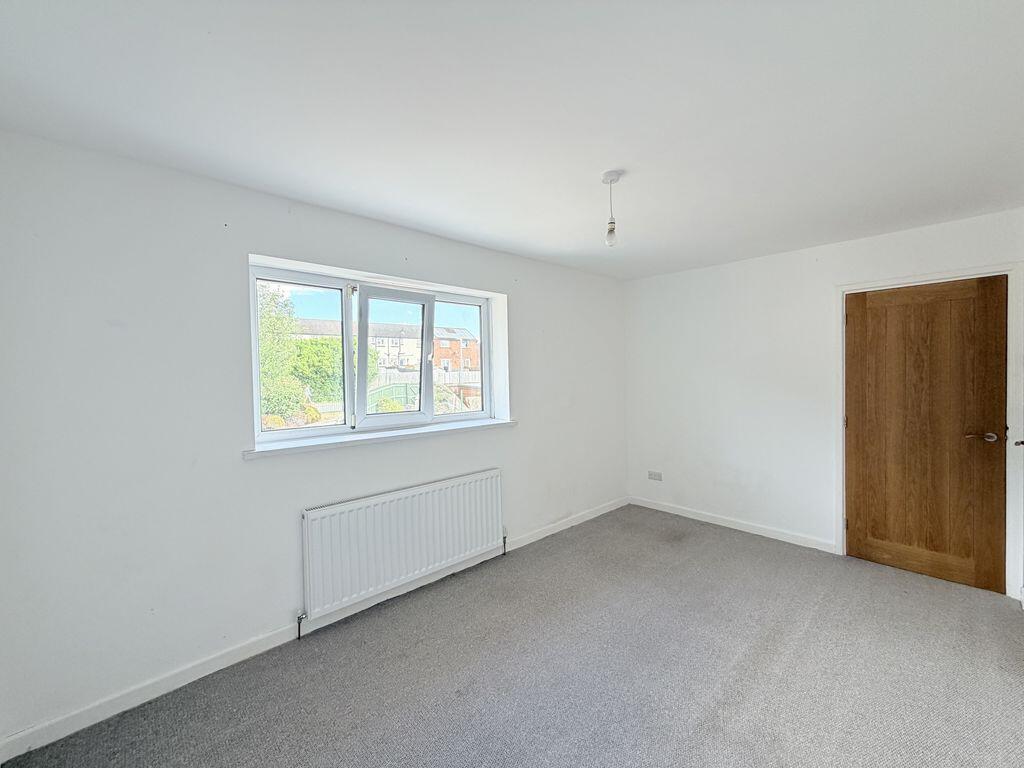 House in Newport, Llantilio Pertholey - More