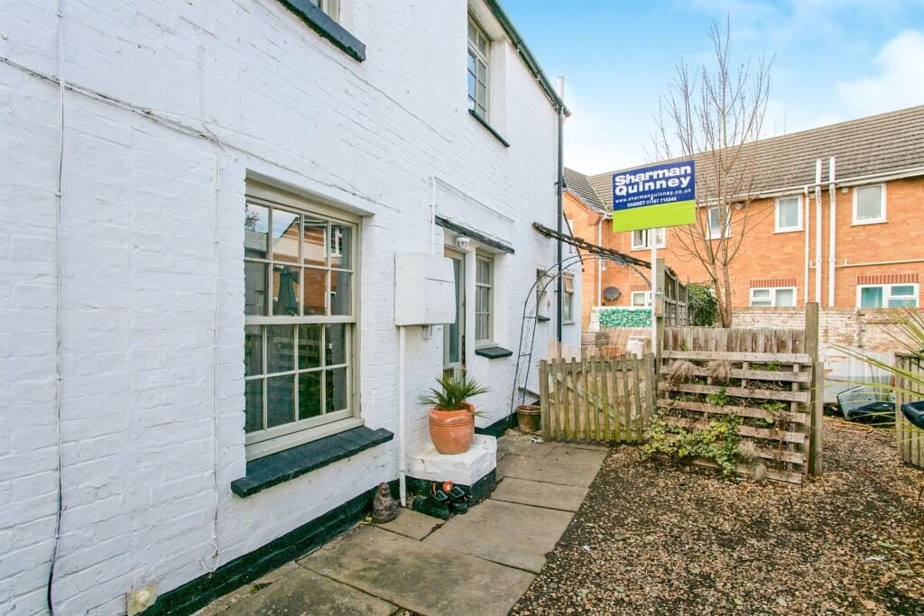 Main image of property: The Pavement, Ramsey