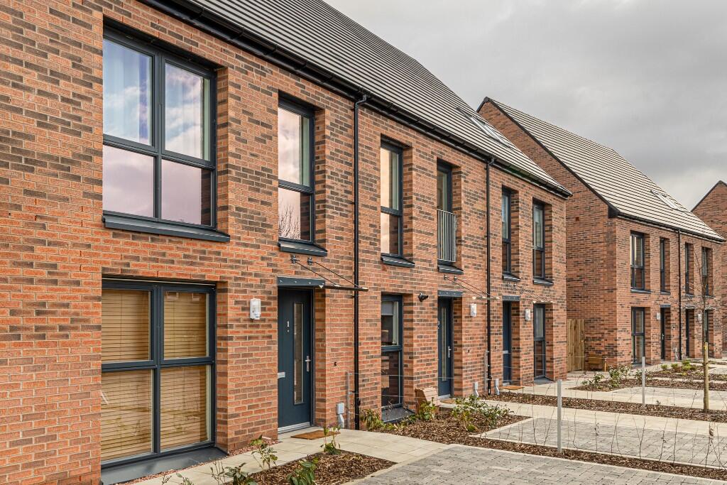 Main image of property: Muirhouse Green,
Edinburgh,
EH44QY