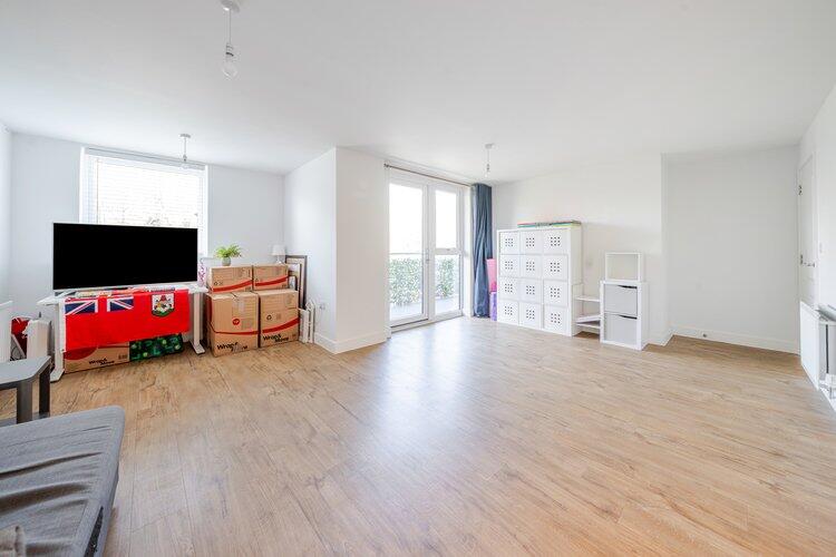 2-bed flat on Orchid House, Maidenhead, Berkshire, SL6, £161,000
