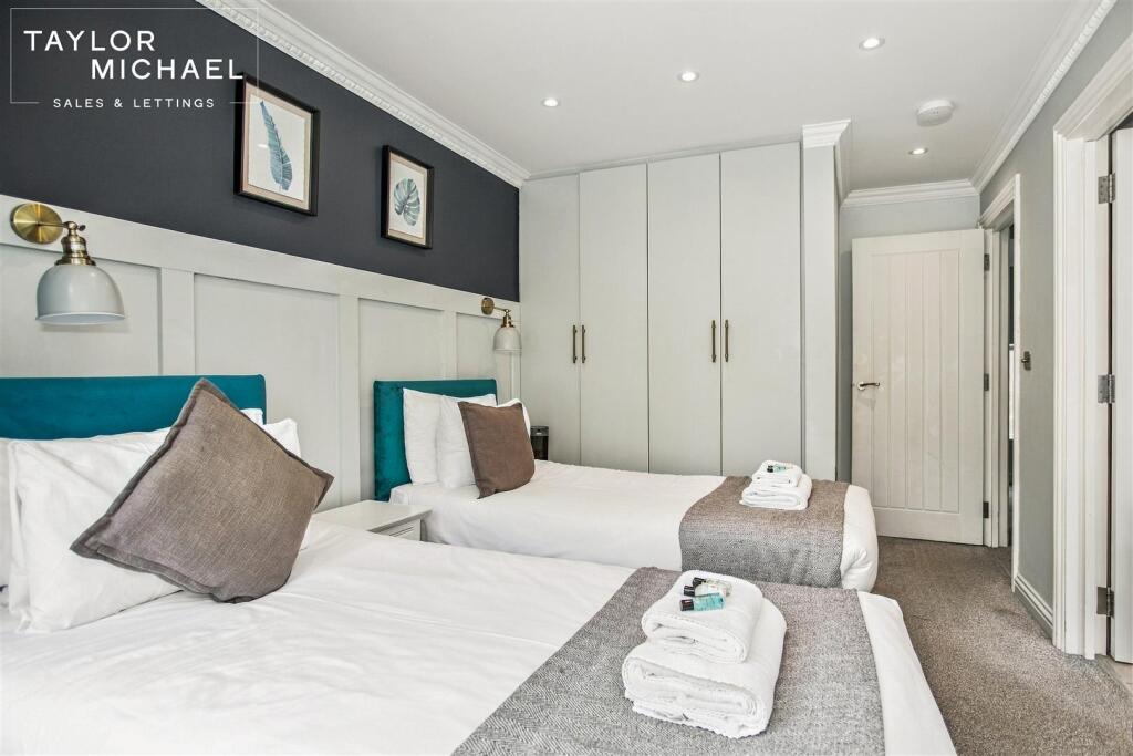 4 bedroom terraced house for rent
