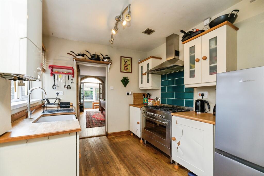 House in Rotherham, Clifton - More