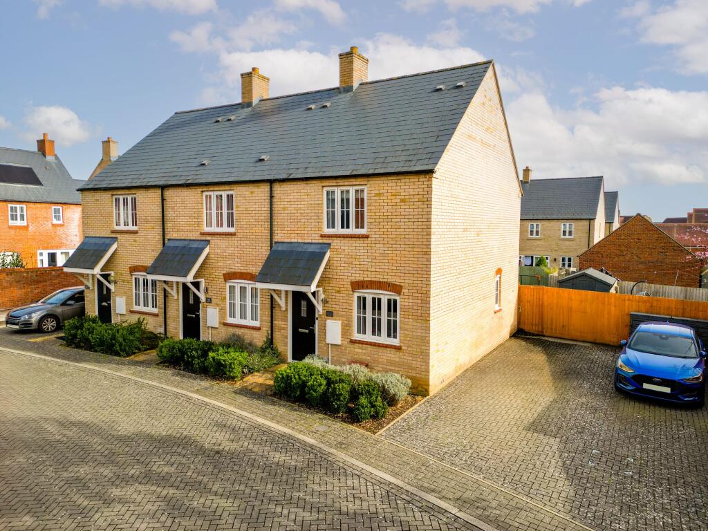 2-bed terraced on Lingfield Road, Bicester, OX26, £345,000