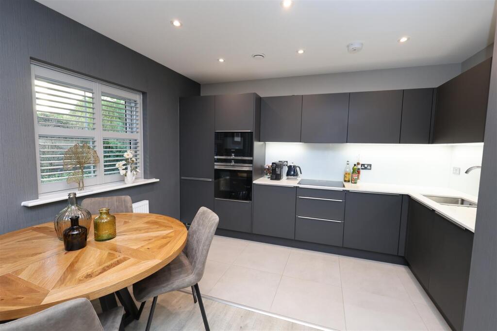 Apartment in Tunbridge Wells, Royal Wells Park, St James - More