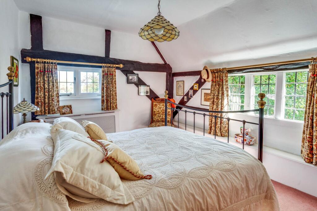 House in Reading, Tilehurst - More