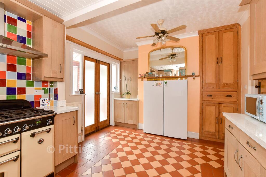 House in Shanklin, Lower Hyde, Luccombe - More