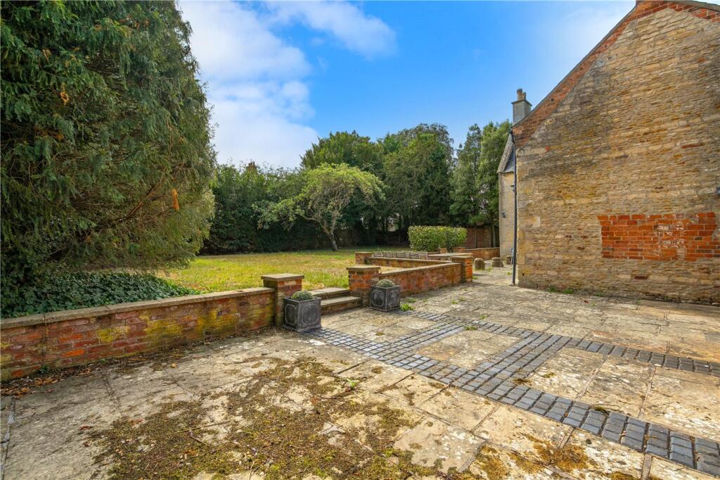 House in Nottingham - View 5