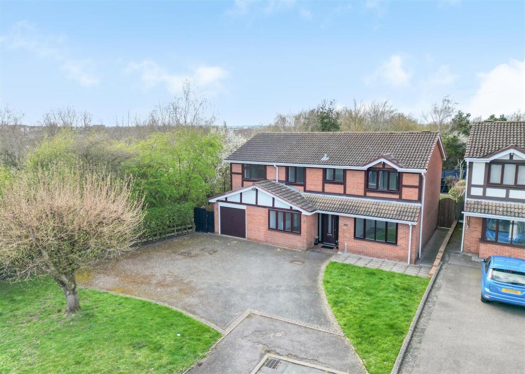 Main image of property: 75 Falcon, Wilnecote, B77