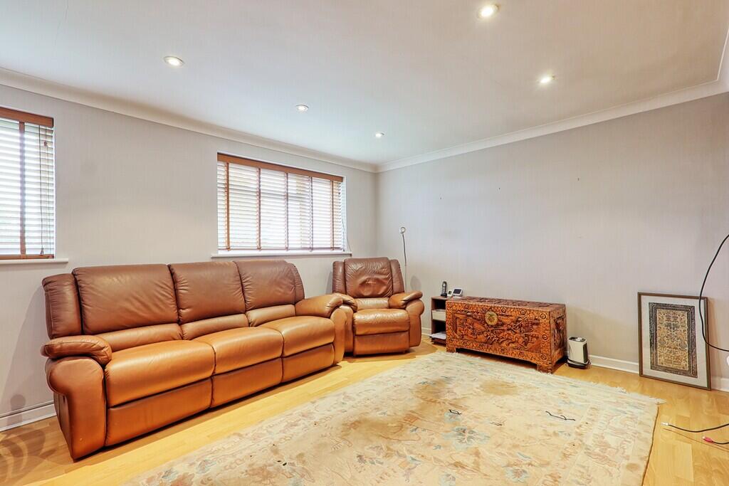 Apartment in Southend-on-Sea - View 4
