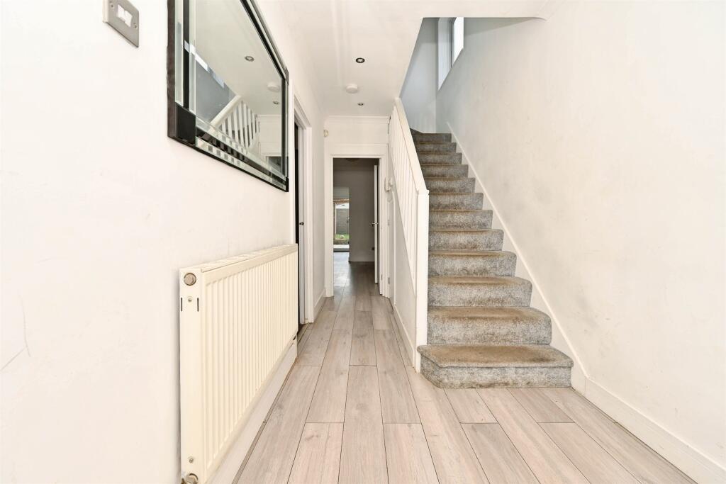 House in Dacorum, Hertfordshire - View 4