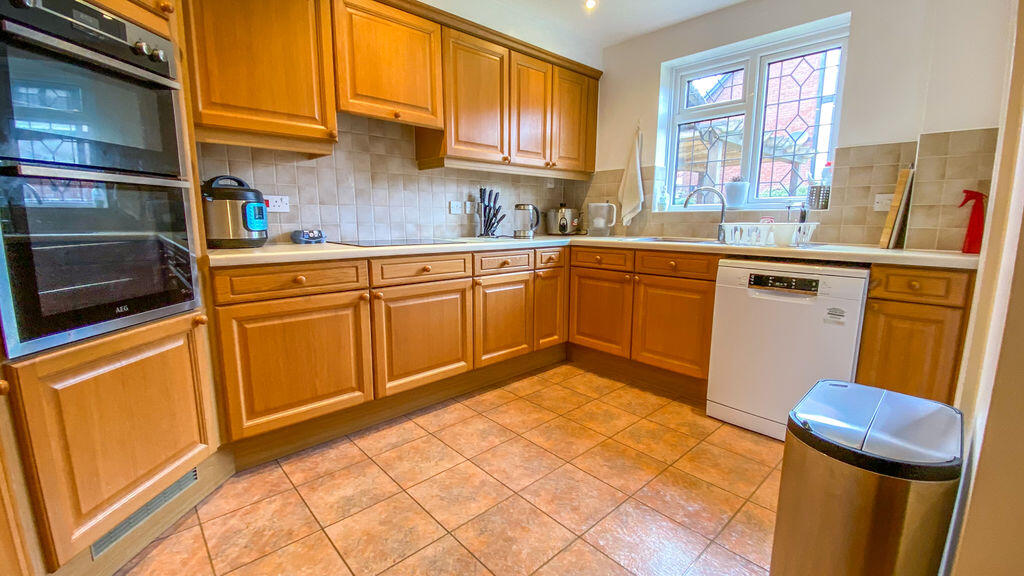 Thistle Road, Hedge End, SO30 photo 4