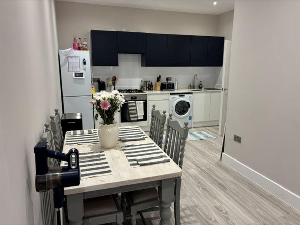 Apartment in Wokingham, Molly Millars Lane Industrial Estate, Emmbrook - View 2