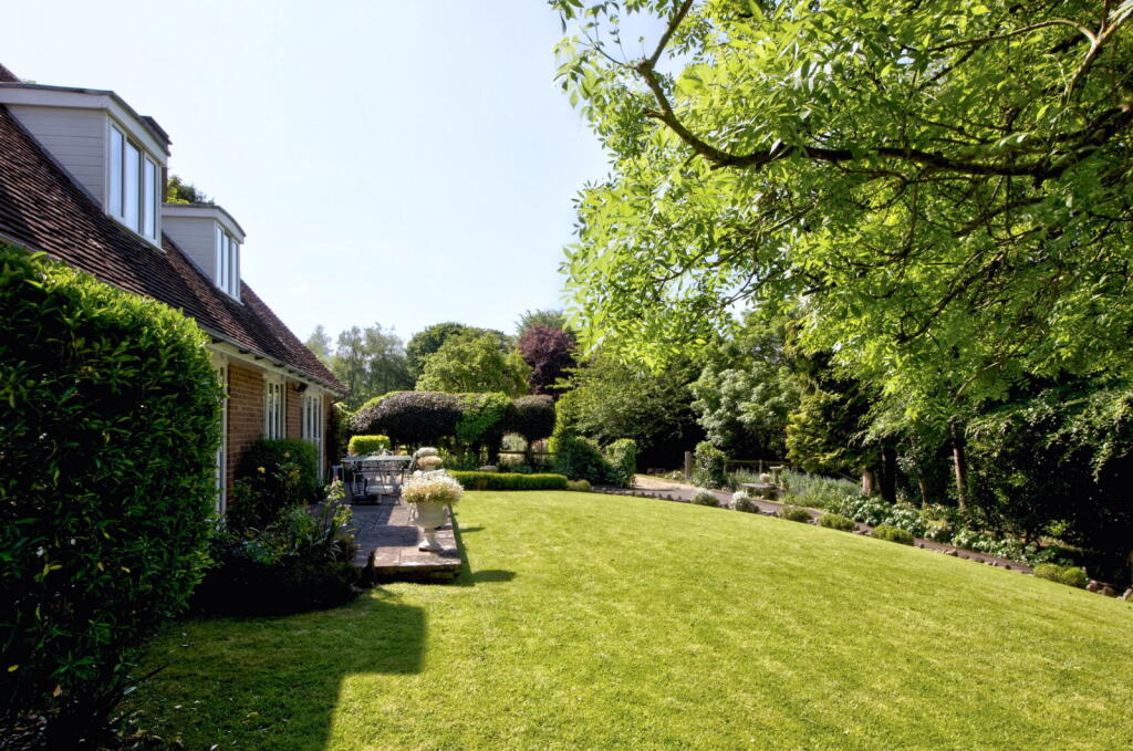 Potterne, Devizes, Wiltshire, SN10 5NF photo 2