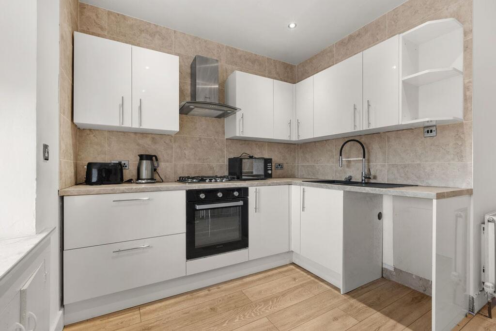 Apartment in Renfrew, Renfrewshire - View 5