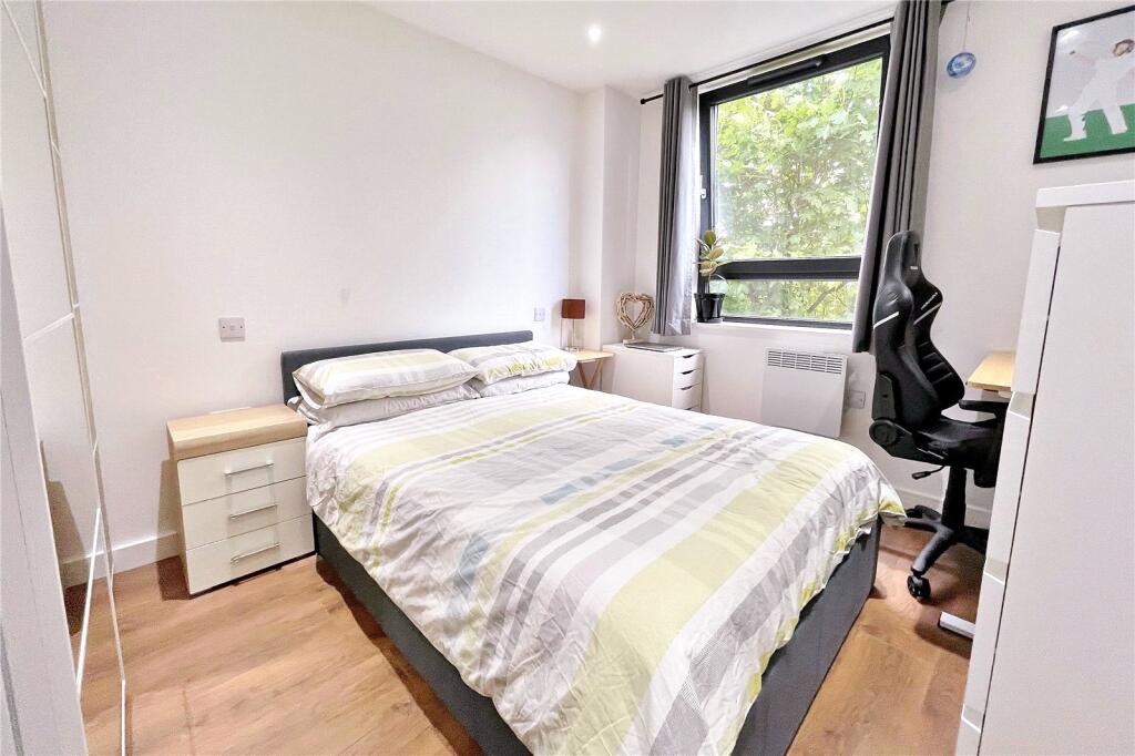 Apartment in Worthing, West Sussex - More