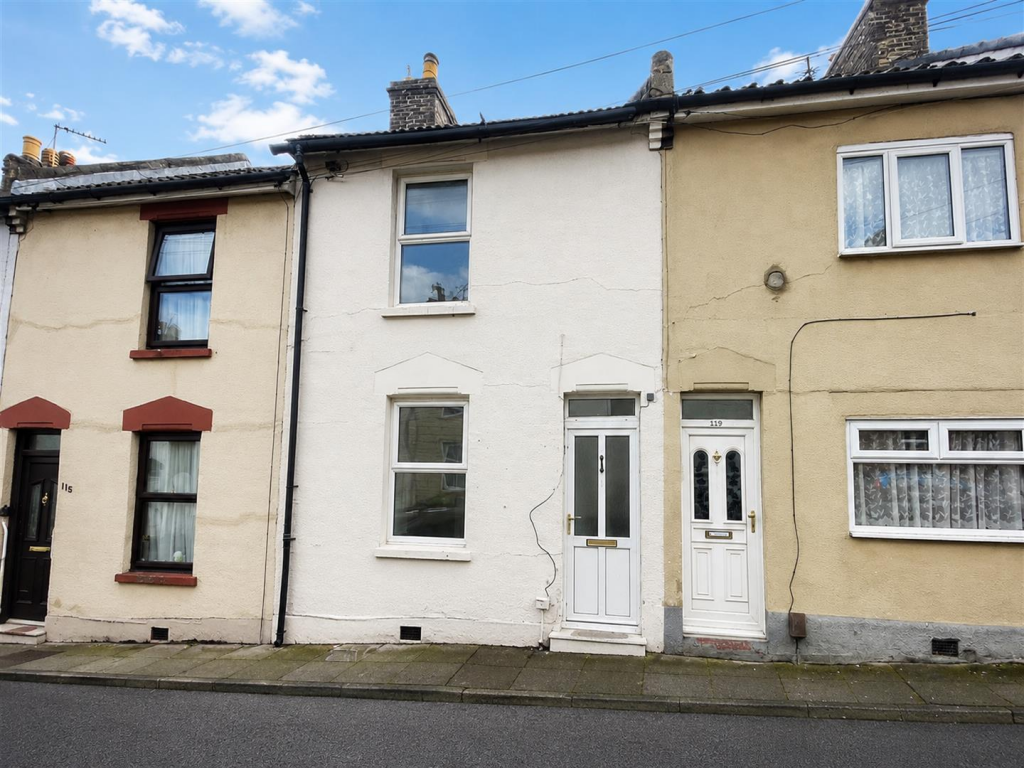 Main image of property: charter street, chatham