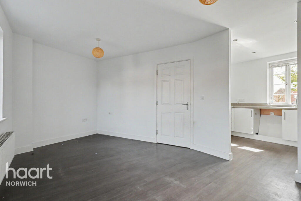 House in South Norfolk, Queen's Hills, Costessey - View 5