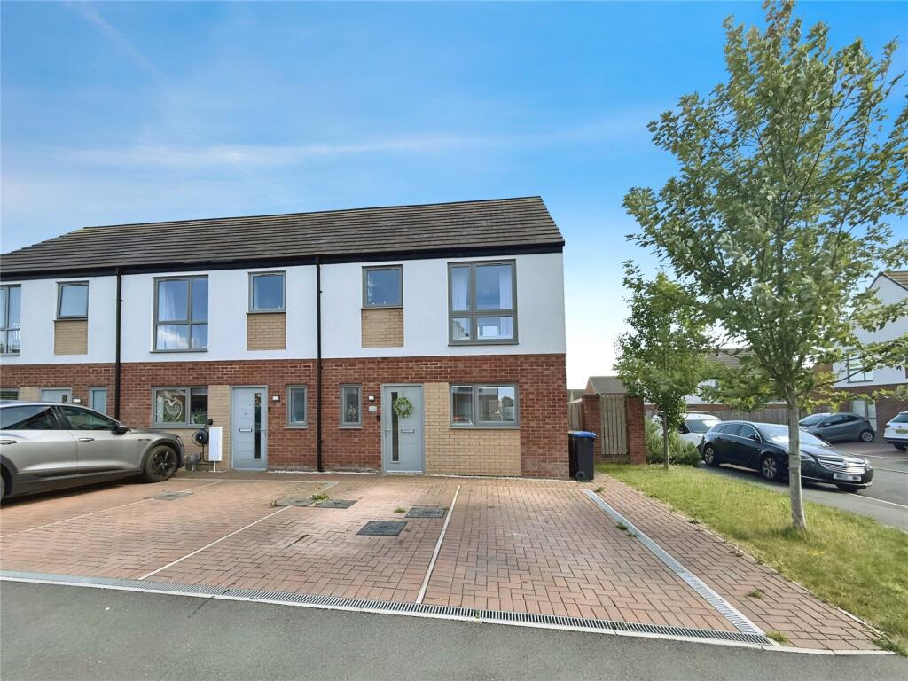 2-bed terraced on Harker Close, Hucknall, Nottingham, Nottinghamshire, NG15, £210,000