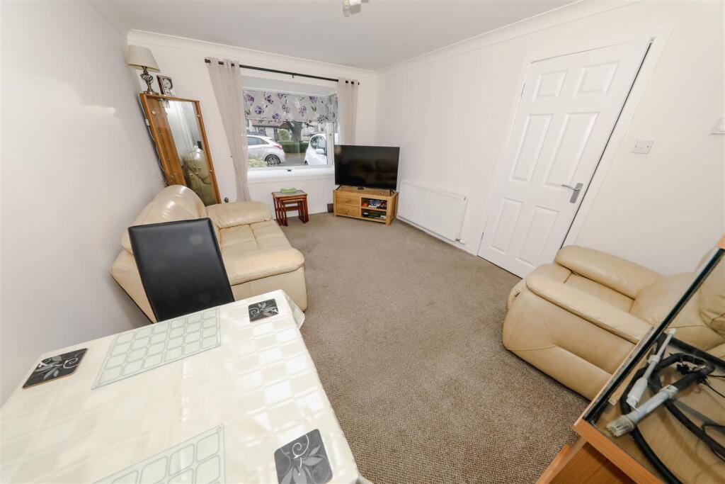 Gifford Court, Glenrothes photo 2