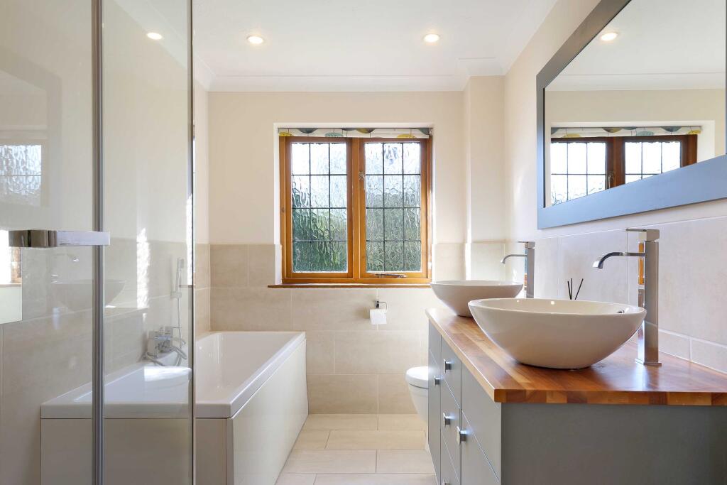 House in Beaconsfield - View 3