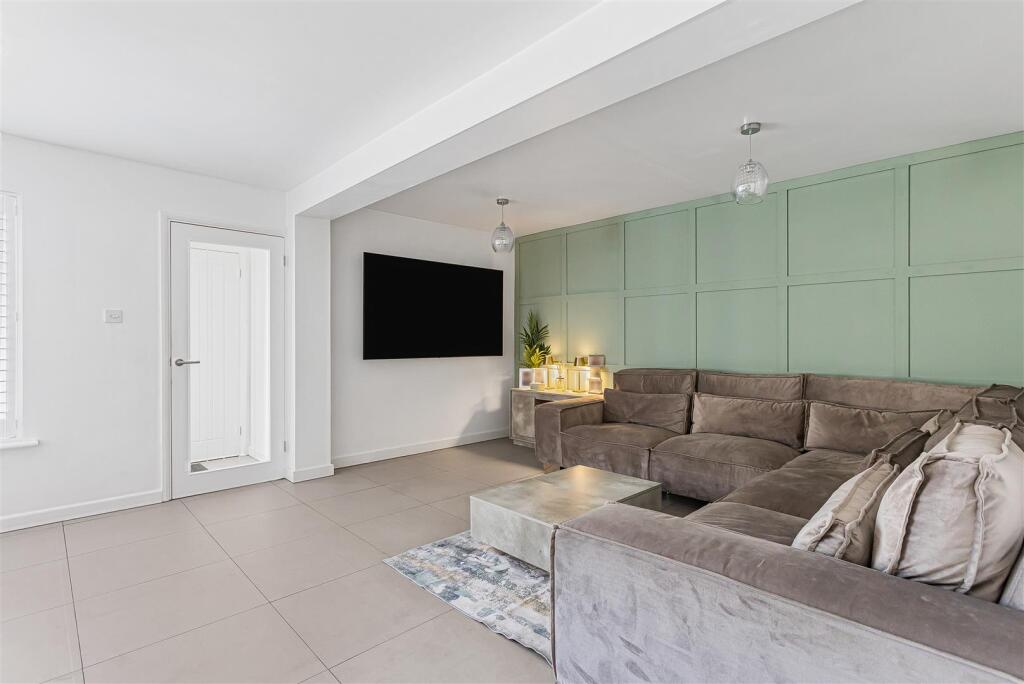 House in East Hertfordshire, Watton-at-Stone - View 4